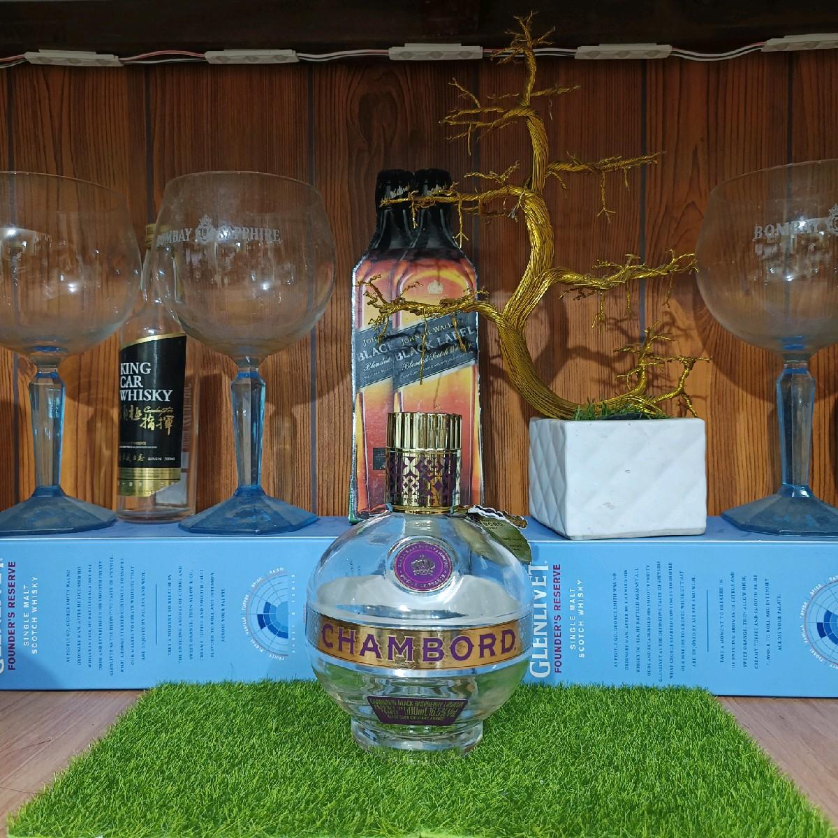 Vỏ chai ChamBord hình quả bóng trưng bày Decor