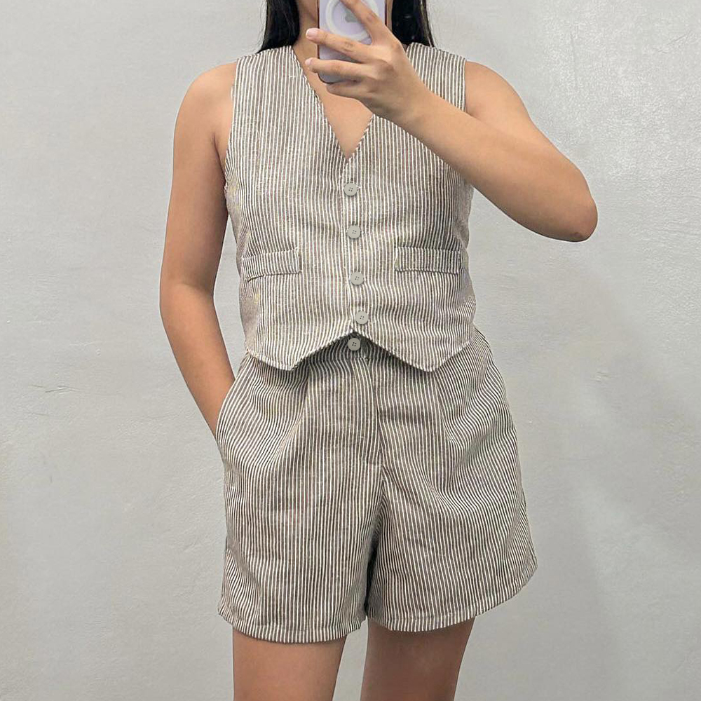 Closet Crush ชุดเซ็ตเสื้อเวสต์ แขนกุด กางเกงขาสั้น ลายทาง ราคา 433 บาท*ส่งฟรี