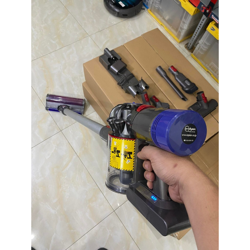 Máy hút bụi cầm tay không dây Dyson V8 Nội địa Nhật.