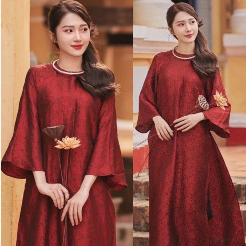  🌹 Áo dài cách tân gấm Hoa Trà đỏ đô sang trọng tay lỡ loe cổ tròn thanh lịch cho dịp lễ Tết – Mieso Store 