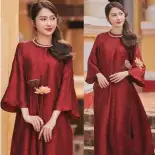 ???? Áo dài cách tân gấm Hoa Trà đỏ đô sang trọng tay lỡ loe, cổ tròn thanh lịch cho dịp lễ Tết – Mieso Store