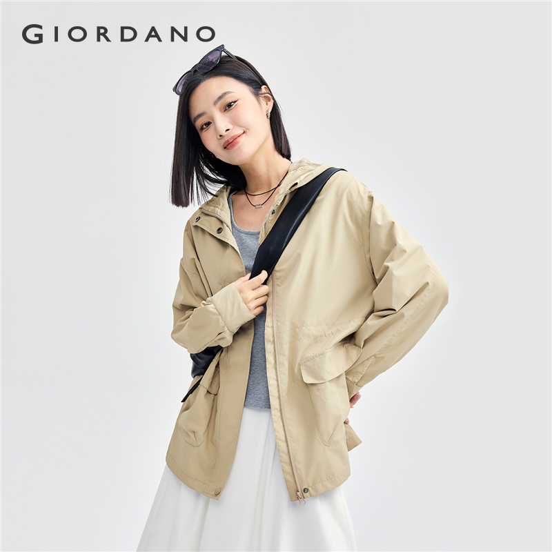 GIORDANO Women Jackets Drawstring Waist Windbreakers Big Flap Pockets Windproof Simple Fashion Casual Hoodie Jackets 13374844 ราคา 1,434 บาท*ส่งฟรี