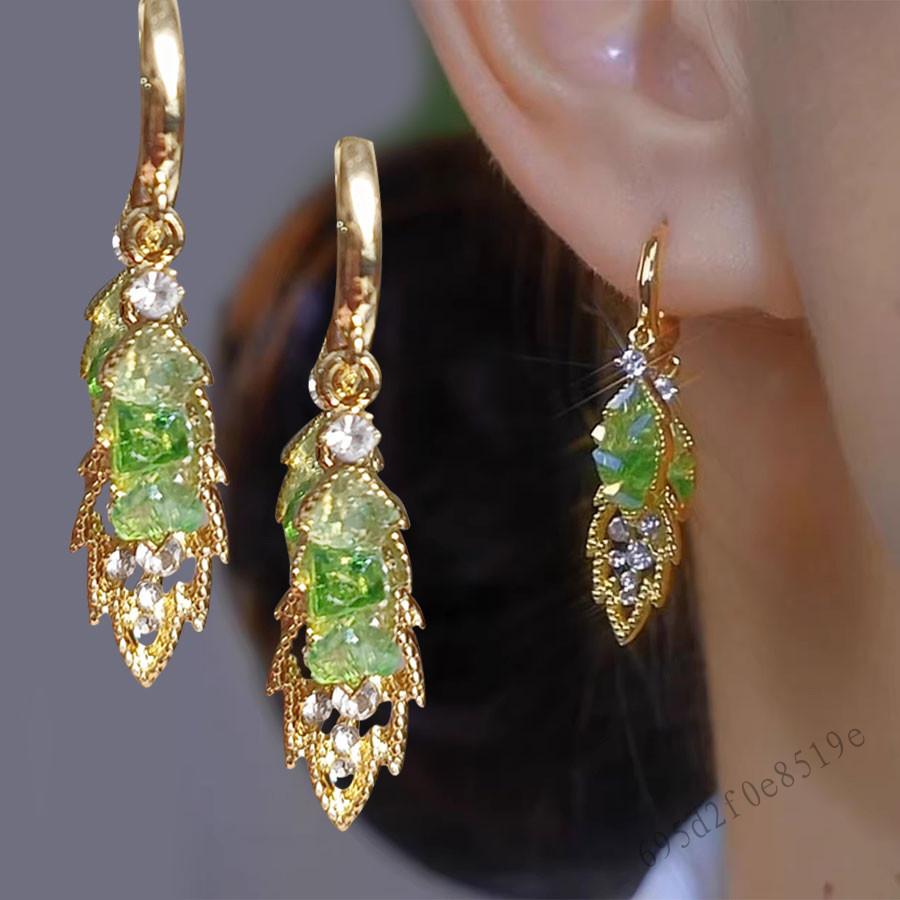 ต่างหูใบไม้คริสตัลไล่โทนสีขนาดเล็ก - ดีไซน์แฟชั่นสีเขียวสด ราคา 34,054 บาท*ส่งฟรี