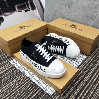 Giày thể thao sneaker nam nữ Dolce tag mác logo chữ sắt phối vạch da trắng dập chữ đen hai bên