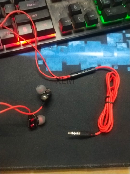 XLM Tai nghe có dây âm thanh nổi 6D Ổ đĩa kép Tai nghe nhét tai chơi Game Bass 3.5mm có mic