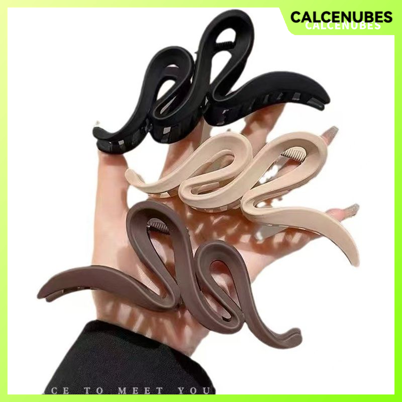 CALCENUBES Elegant Snake-Shaped Hair Clip with Matte Finish for Stylish Updos and Everyday Wear ราคา 28 บาท*ส่งฟรี