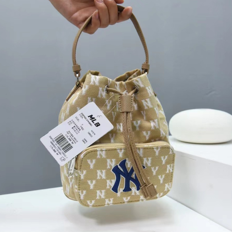 MLB KOREA Monogram Diamond Jacquard Bucket Bag New York Yankees