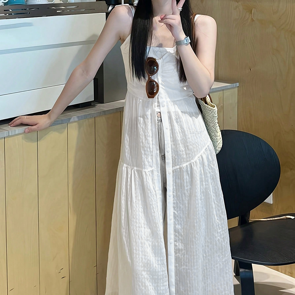 เสื้อครอป เสื้อสายเดี่ยว เสื้อกล้ามแฟชั่นฤดูร้อน Closet Crush เสื้อสายเดี่ยวยาว ผ่าหน้า ผ้าลูกไม้บาง สีขาว