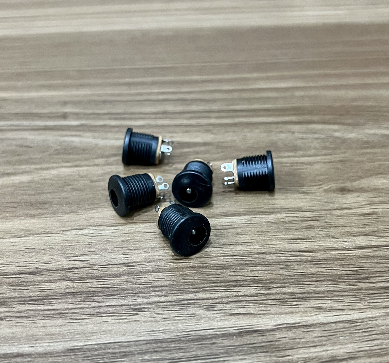 Jack nguồn dc cái tròn 5.5 * 2.5mm.