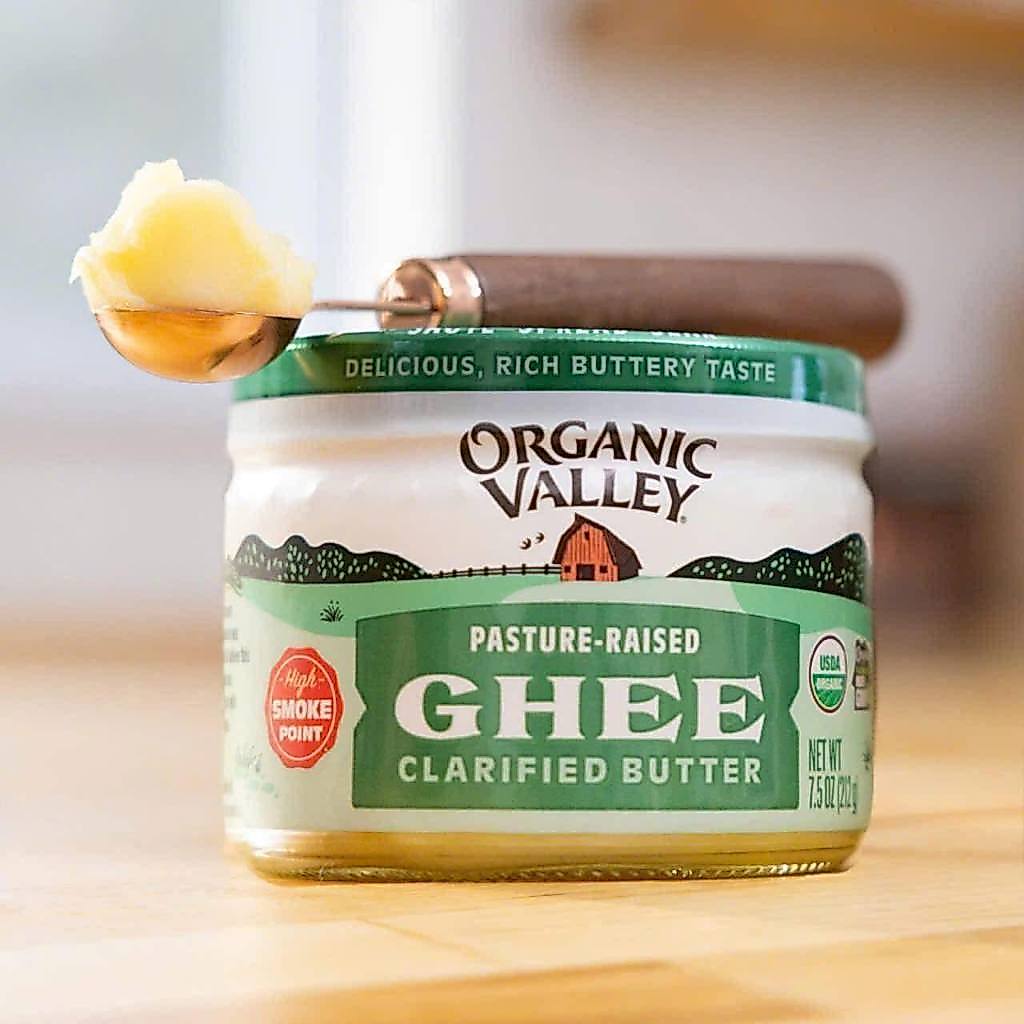Bơ Ghee hữu cơ organic Valley Mỹ 212g được làm bằng bơ và kem tươi hàng ngày từ bò ăn cỏ tự nhiên, qua các công đoạn phức tạp được thực hiện hoàn toàn thủ công