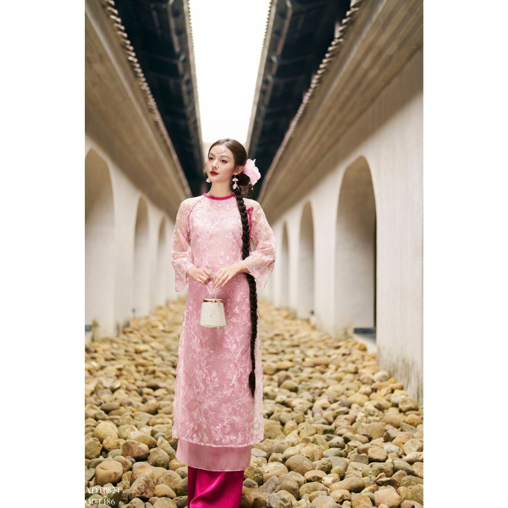 TIINSTORE Áo dài nữ truyền thống thiết kế tơ thêu cổ tròn tết đính nơ ( không kèm quần) ACT1136