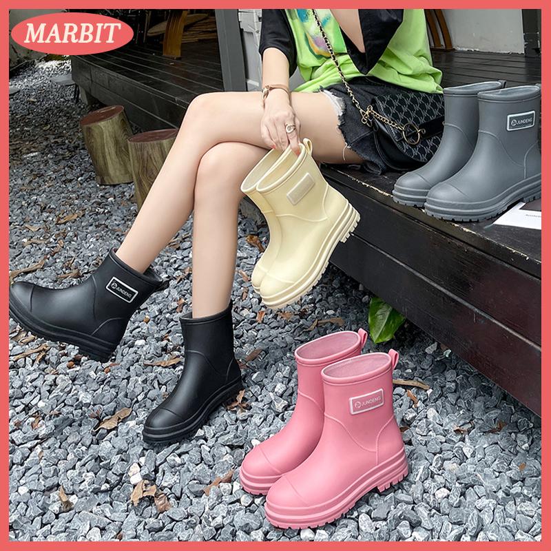 MARBIT Hot Sale รองเท้าบูทกันฝนสำหรับผู้หญิง, รองเท้าแฟชั่นกันลื่นสำหรับใช้ในห้องครัวกันน้ำ2025พื้นรองเท้านุ่ม ราคา 251 บาท*ส่งฟรี