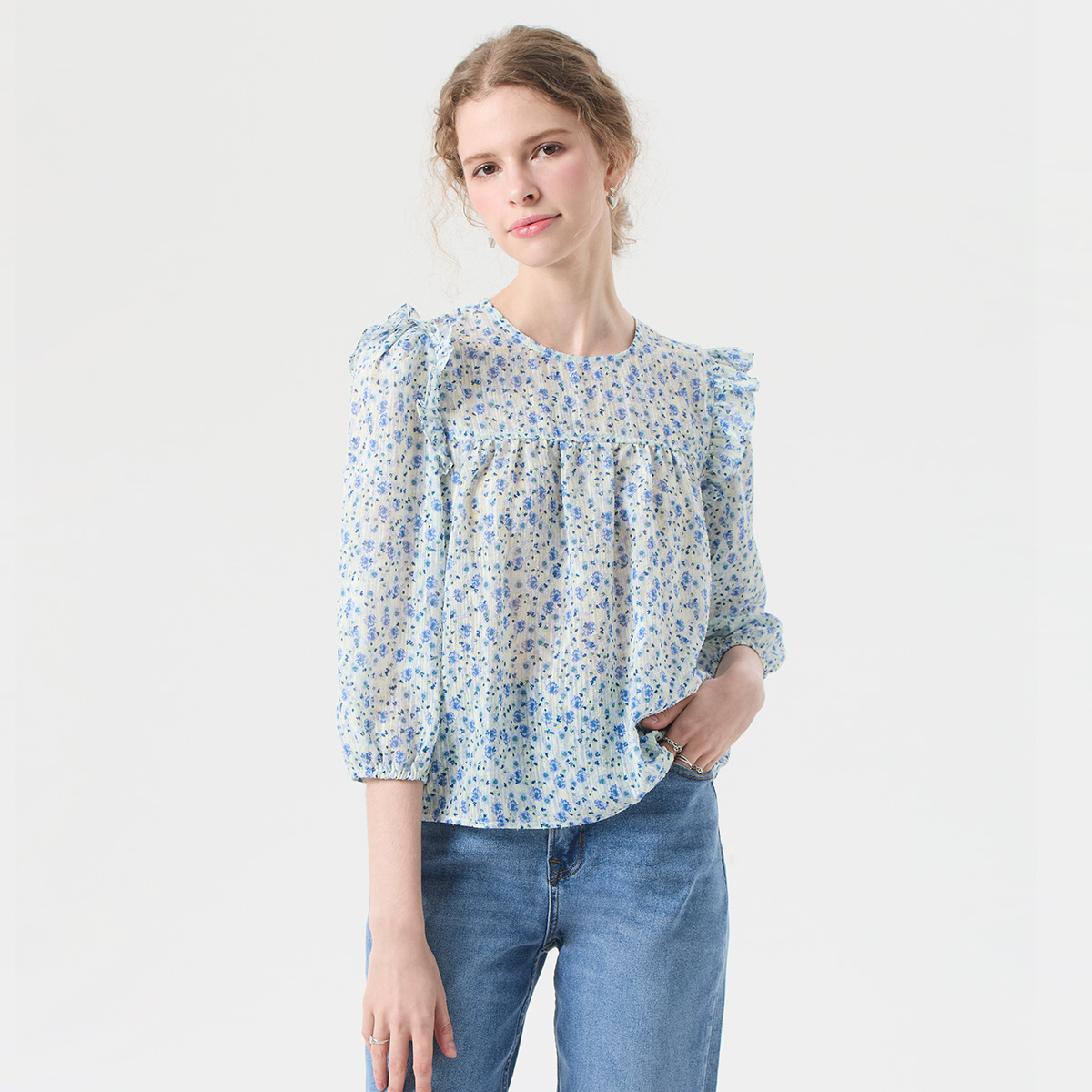 EP เสื้อเบลาส์ ลายพิมพ์ดอกไม้ ผู้หญิง สีฟ้า | Floral Print Blouse | 00945 ราคา 895 บาท*ส่งฟรี