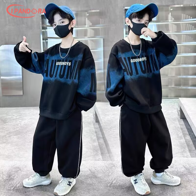 IP Boys' xuân thu Bộ áo nỉ giản dị 2025 thời trang mới in chữ cái hai mảnh trang phục thể thao cho trẻ em