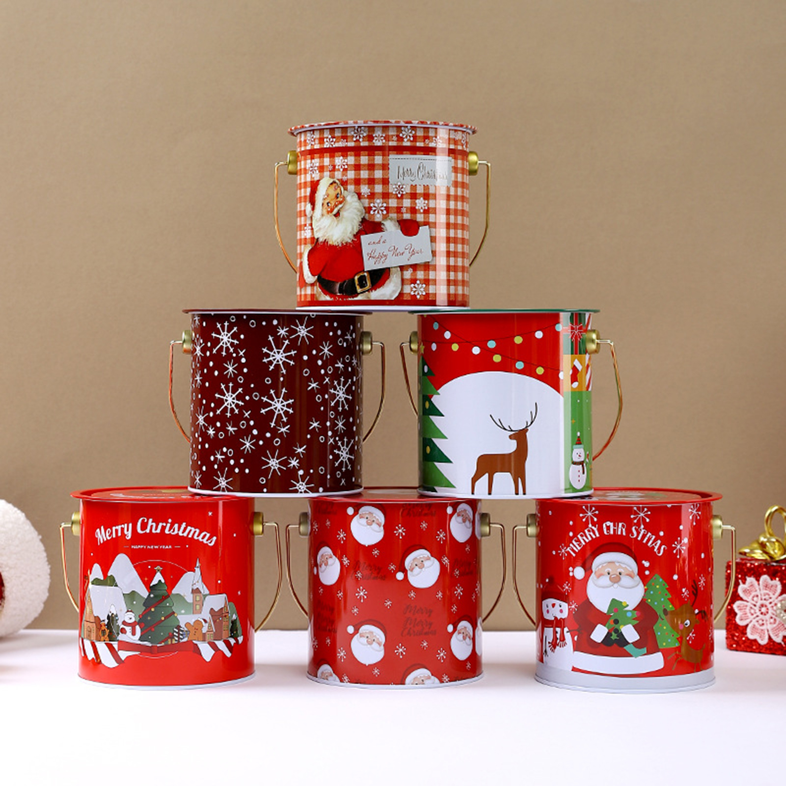 Christmas Gift Container Decorative Candy Pail Metal Christmas Treat Bucket with Handle and Lid Festive Holiday Candy Holder for Party Favors Gift Snack Container