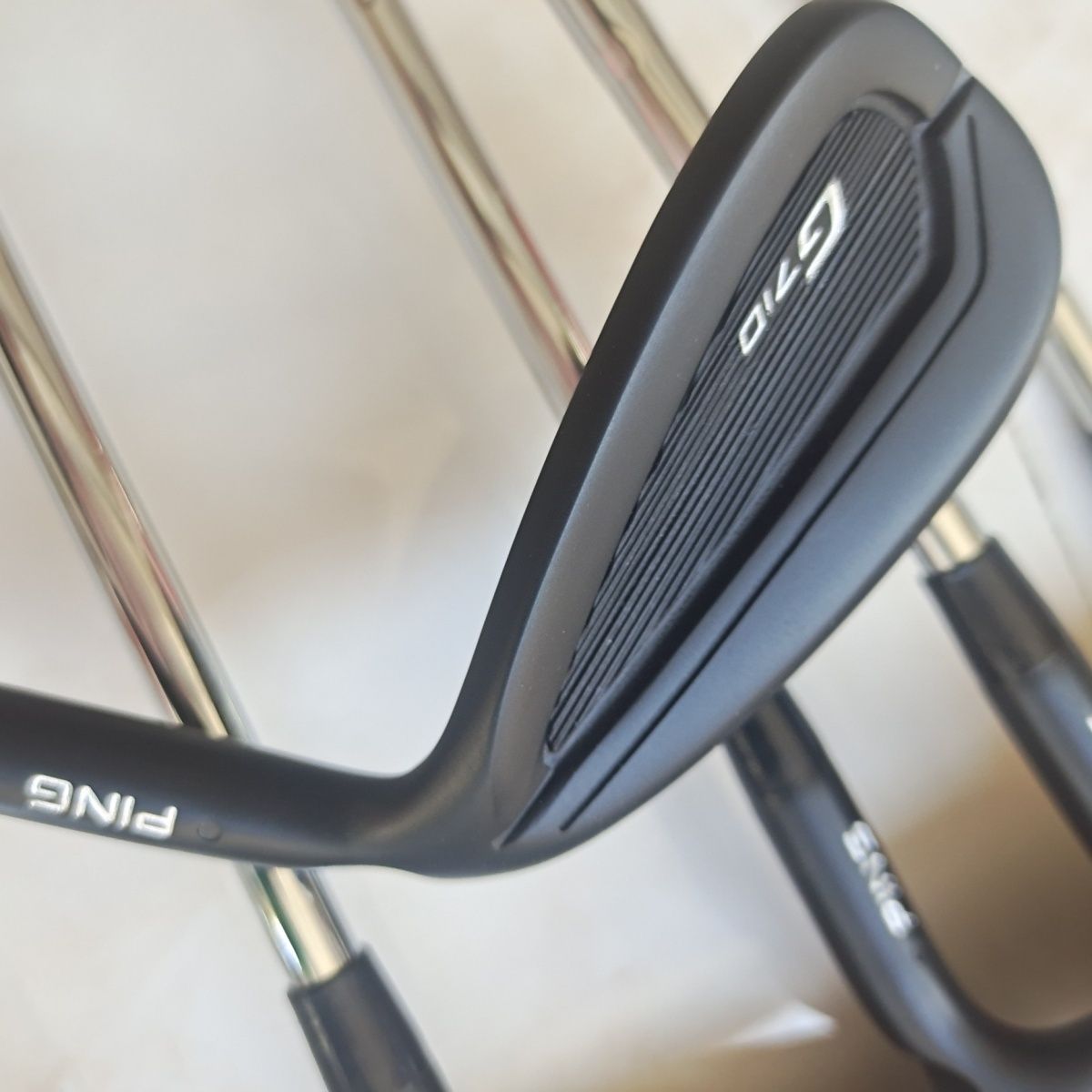 PING G710 Golf Kulüpleri Golf Ütüleri 4-9/PW/UW/SW Kulüp Ütüleri S/SR/R Flex Grafit/Çelik Mil ve Kafa Örtüsü A Set 9 ADET