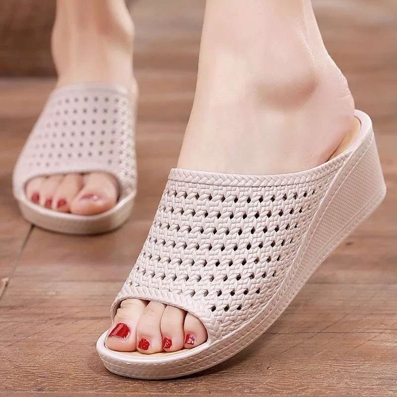 (TĂNG 1 SIZE) Dép nhựa nữ quai ngang đế xuồng cao 4cm đúc cao su êm chân chống trượt siêu bền iDép DL383