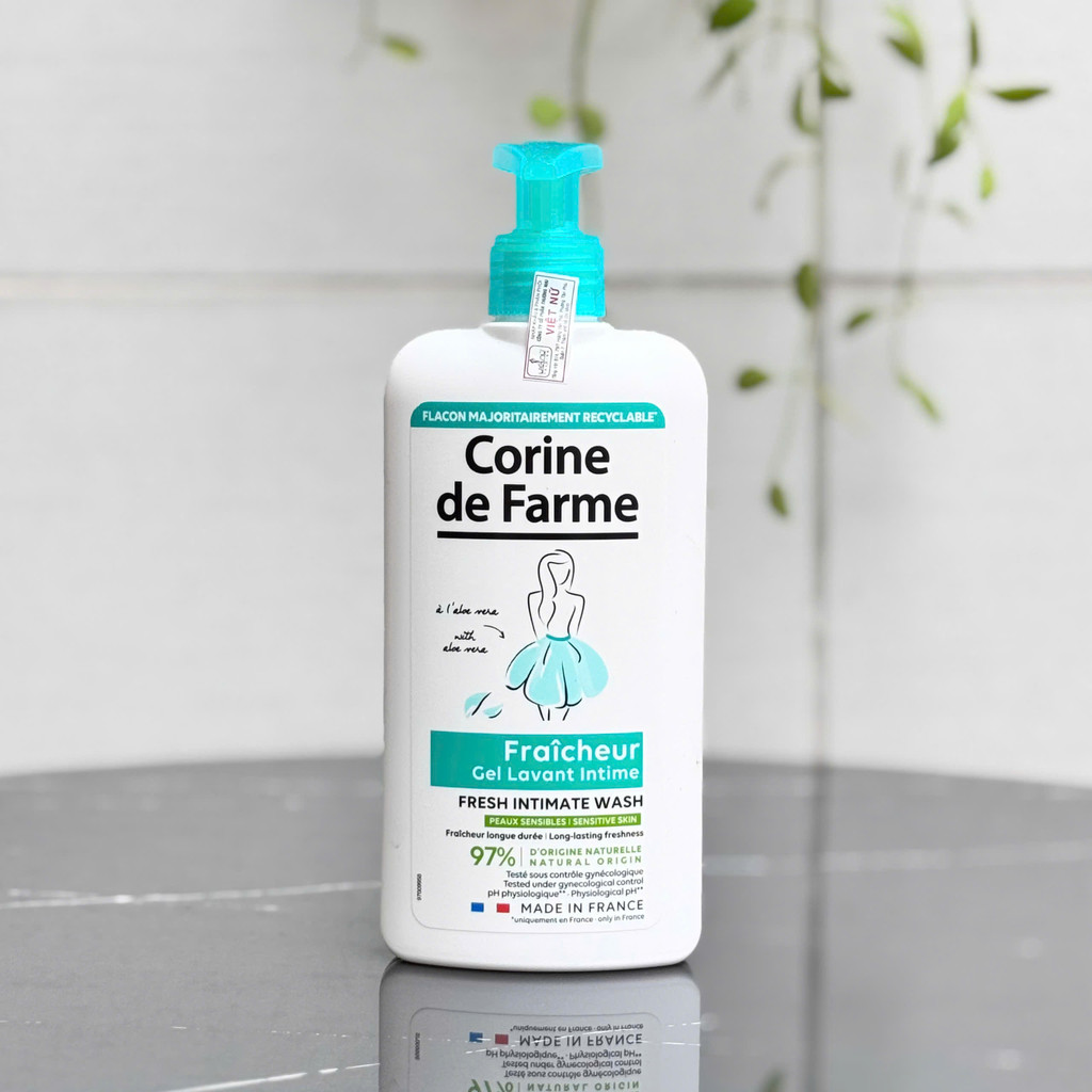 Dung dịch vệ sinh phụ nữ Corine de Farme Fresh giúp làm sạch và tạo cảm giác tươi mát - Chai 250ml - Hỗ trợ duy trì môi trường tự nhiên của vùng nhạy cảm, giúp bảo vệ cơ thể trước các tác động bên ngoài. An tâm sử dụng: Sản phẩm không chứa xà phòng, đã đư