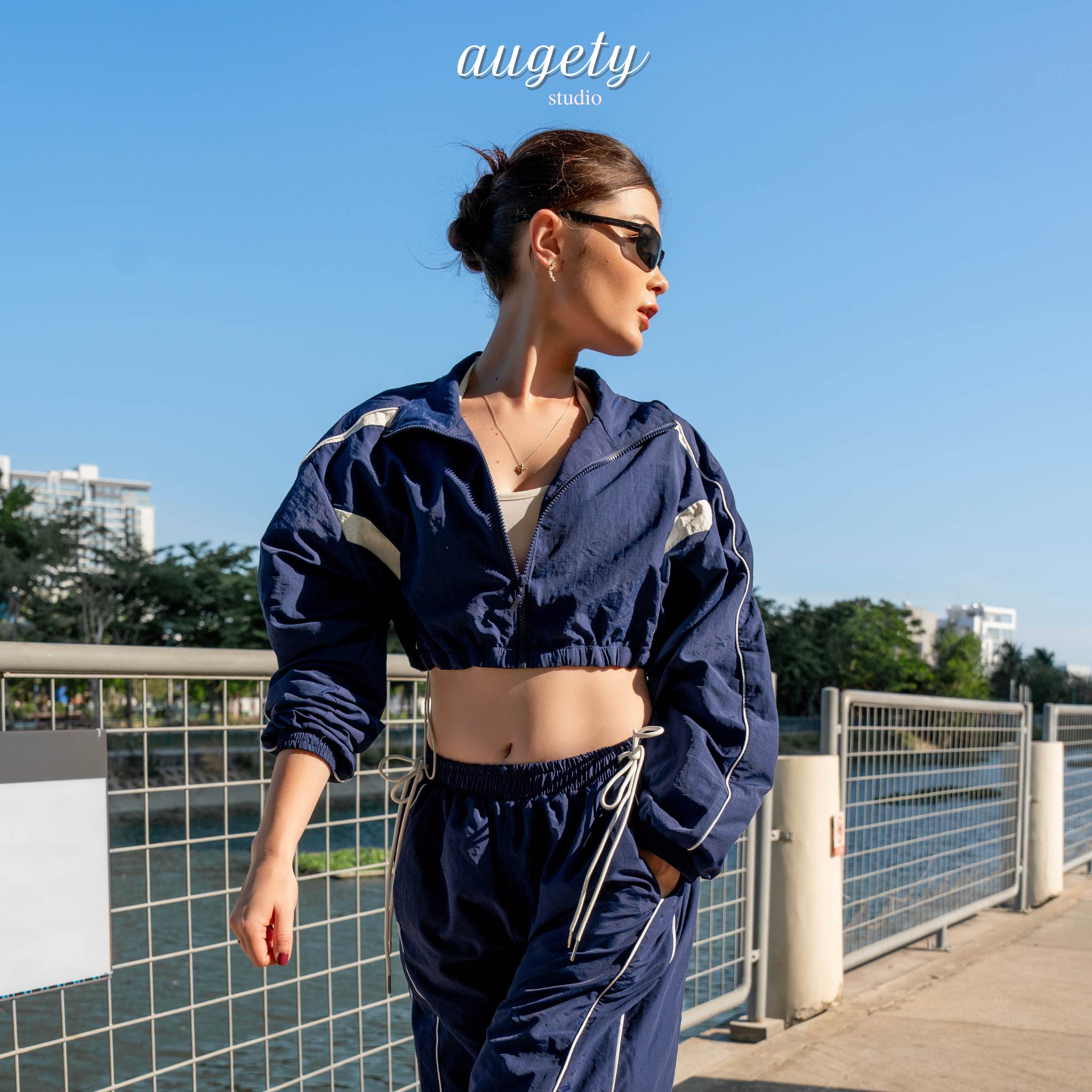 Áo khoác dù form croptop dây kéo, nikki cropped jacket zip augety