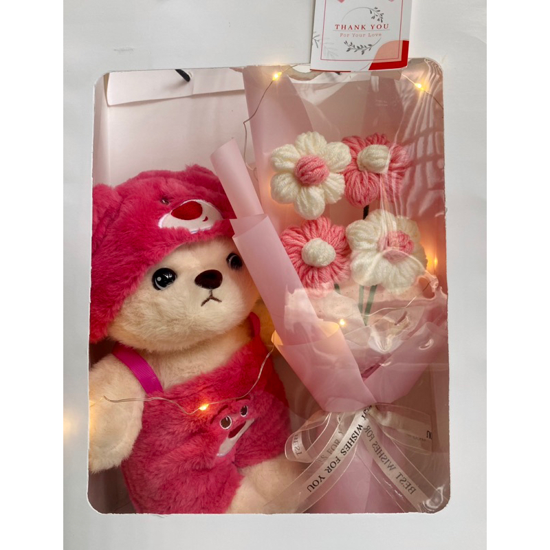 Set túi quà combo gấᴜ dâu lotso kèm hoa len màu hồng dễ thương