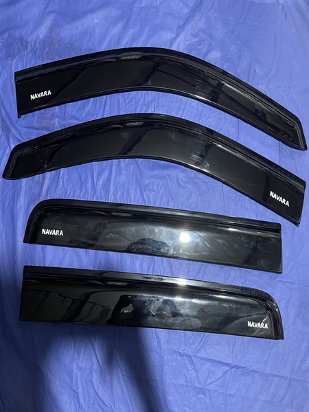 Vè che mưa Navara đen 15-22