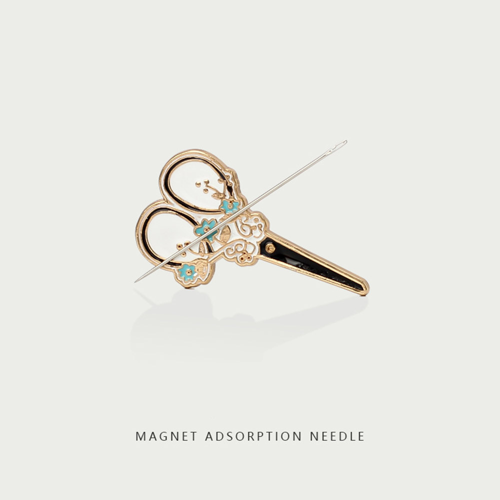 1Pc Magnetic Needle Holder Embroidery Needle Palm Leaf Shape Magnet Needle Needlework Accessories Small Sewing Kit