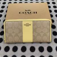 Authentic New Women Long Leather Wallet Trendy Style with Secure Zipper Closure  F52859  Size: 20*10 cm