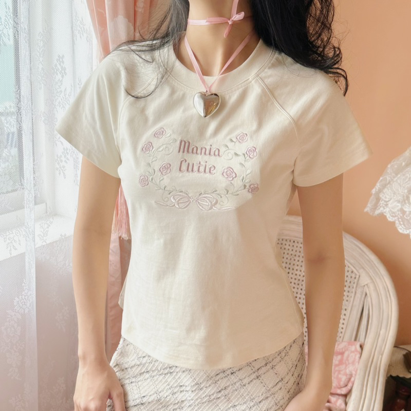 Áo thun babytee raglan Mania Tee màu kem thêu vintage retro coquette barbiecore