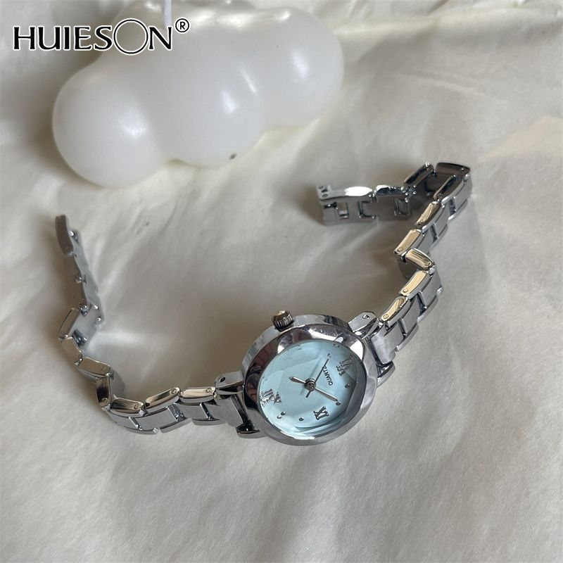 Elegant Minimalist Women's Watch with Classic Design and Comfortable Metal Bracelet ราคา 97 บาท*ส่งฟรี