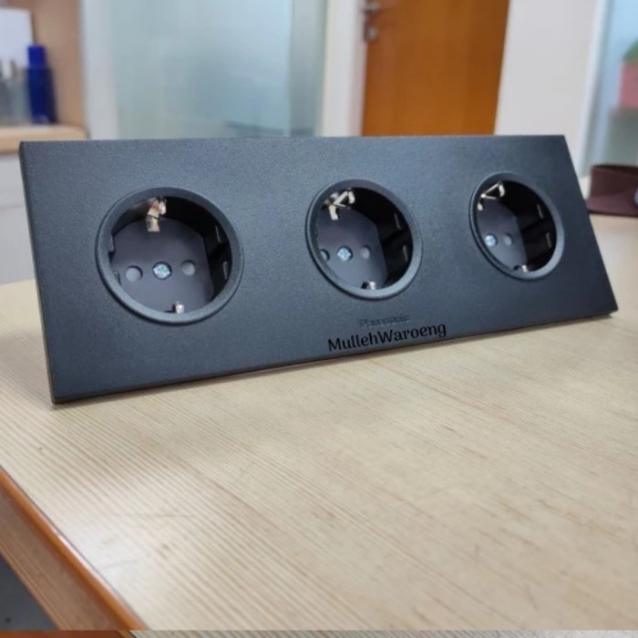 STOP KONTAK PANASONIC WESJP11233B ISI 3 GANG HITAM BLACK I STYLE Harga 105,966 Ringgit*Penghantaran Percuma
