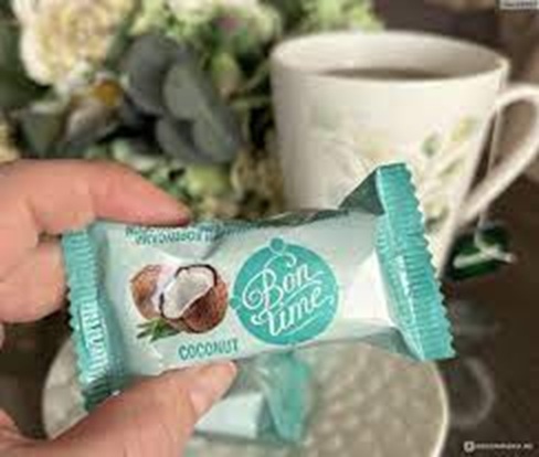 Kẹo socola nhân kem dừa Bon Time 500gr thơm ngon, hấp dẫn cho những tín đồ yêu thích đồ ngọt.