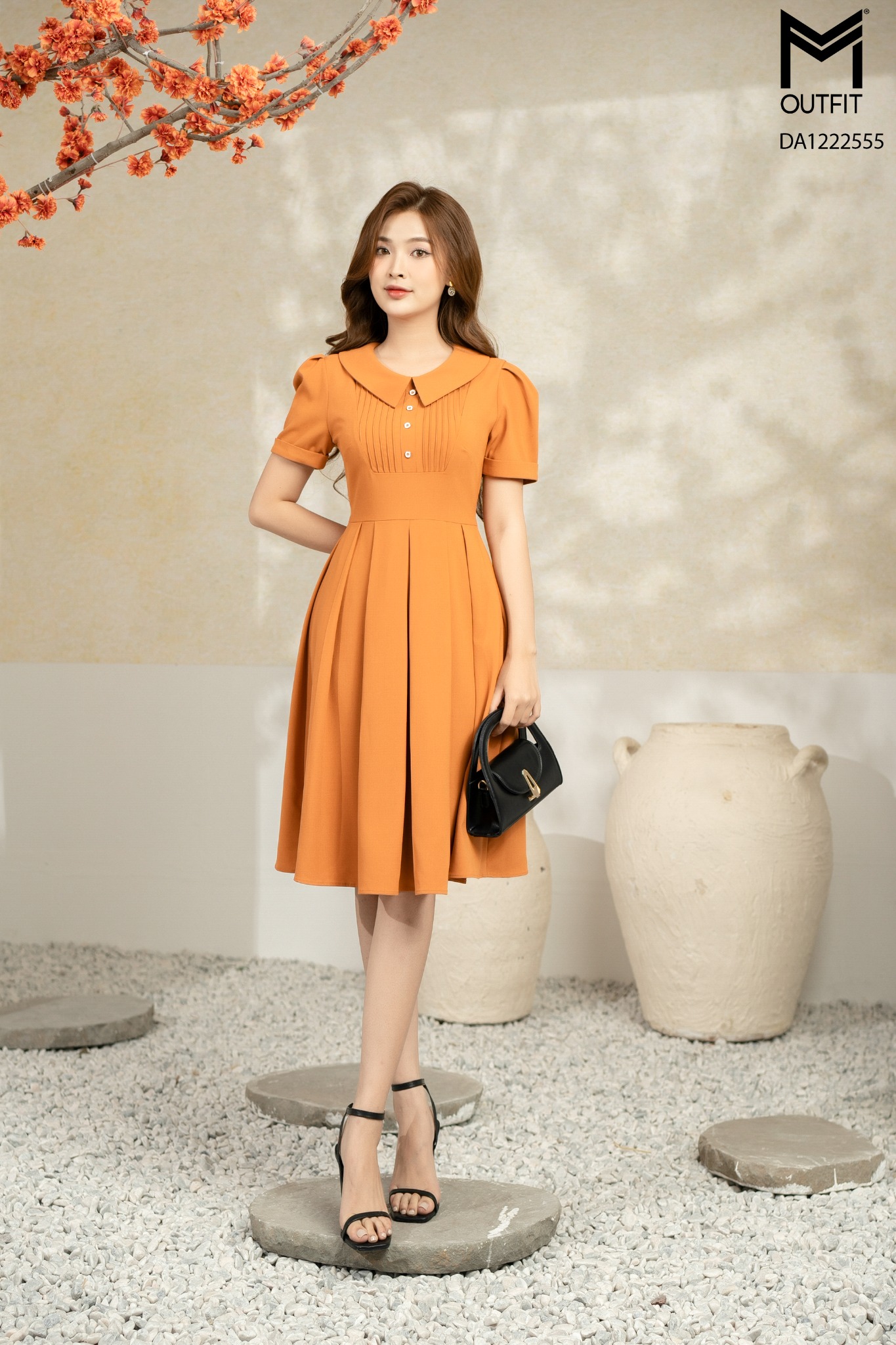 Đầm dáng xòe cổ sen, tùng xếp ly