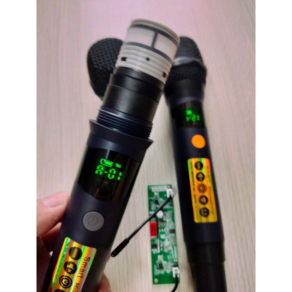 Micro loa kéo 8241 chất âm hay, chống hú tốt , hát nhẹ nhàng