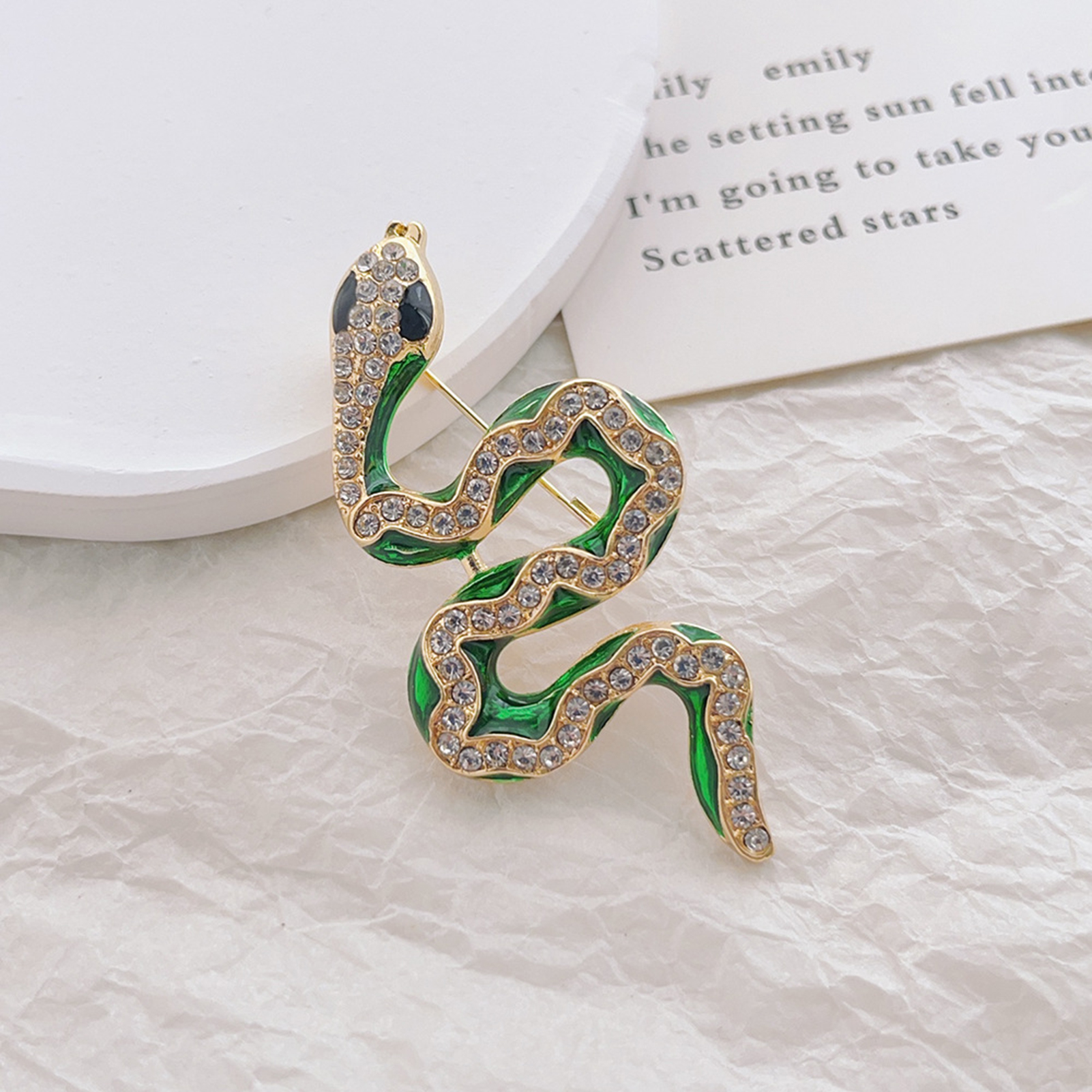 yitu Clothes Pin Snake Brooch Stunning Brooch for Skirts Dresses Elegant Collar Pin for Parties Anti-oxidation Rust-resistant Exquisite Craftsmanship