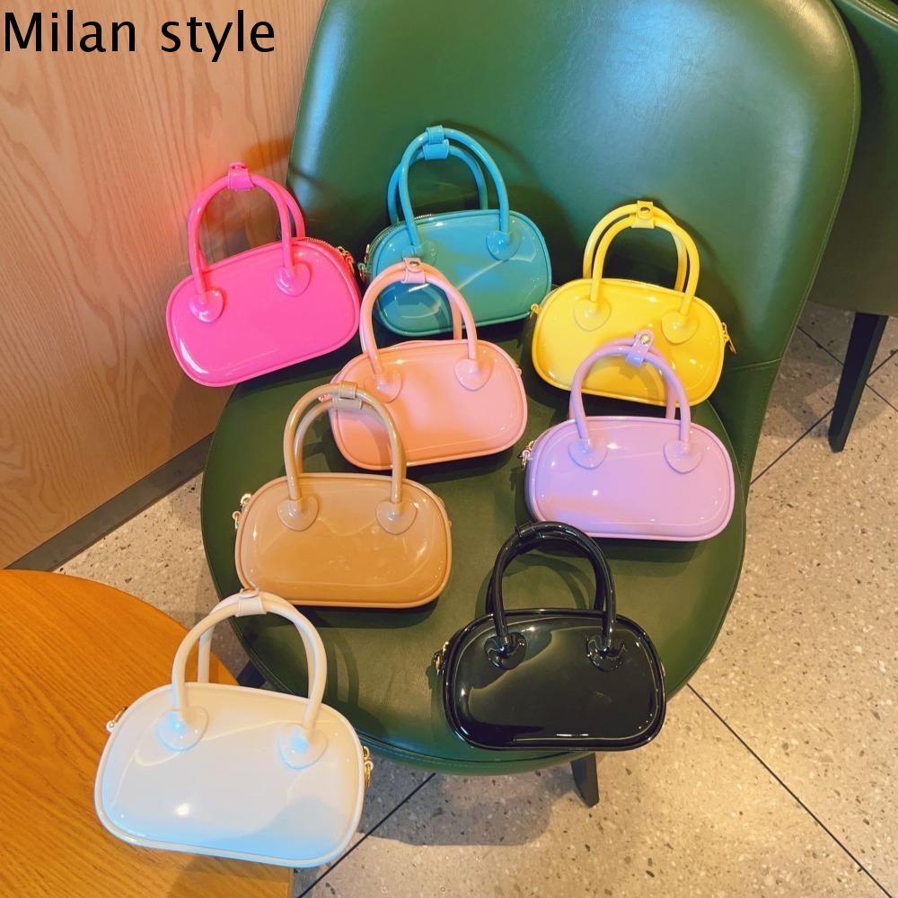 MILAN ฤดูร้อนฤดูร้อนฤดูร้อน ถุงเจลลี่พีวีซี กระเป๋าสะพายไหล่แบบสั้น สีลูกอมสี กระเป๋าถือสำหรับผู้หญิง แฟชั่นสำหรับผู้หญิง กันน้ำกันน้ำได้ กระเป๋า Crossbody ขนาดเล็ก เทศกาลสงกรานต์ ราคา 260 บาท*ส่งฟรี