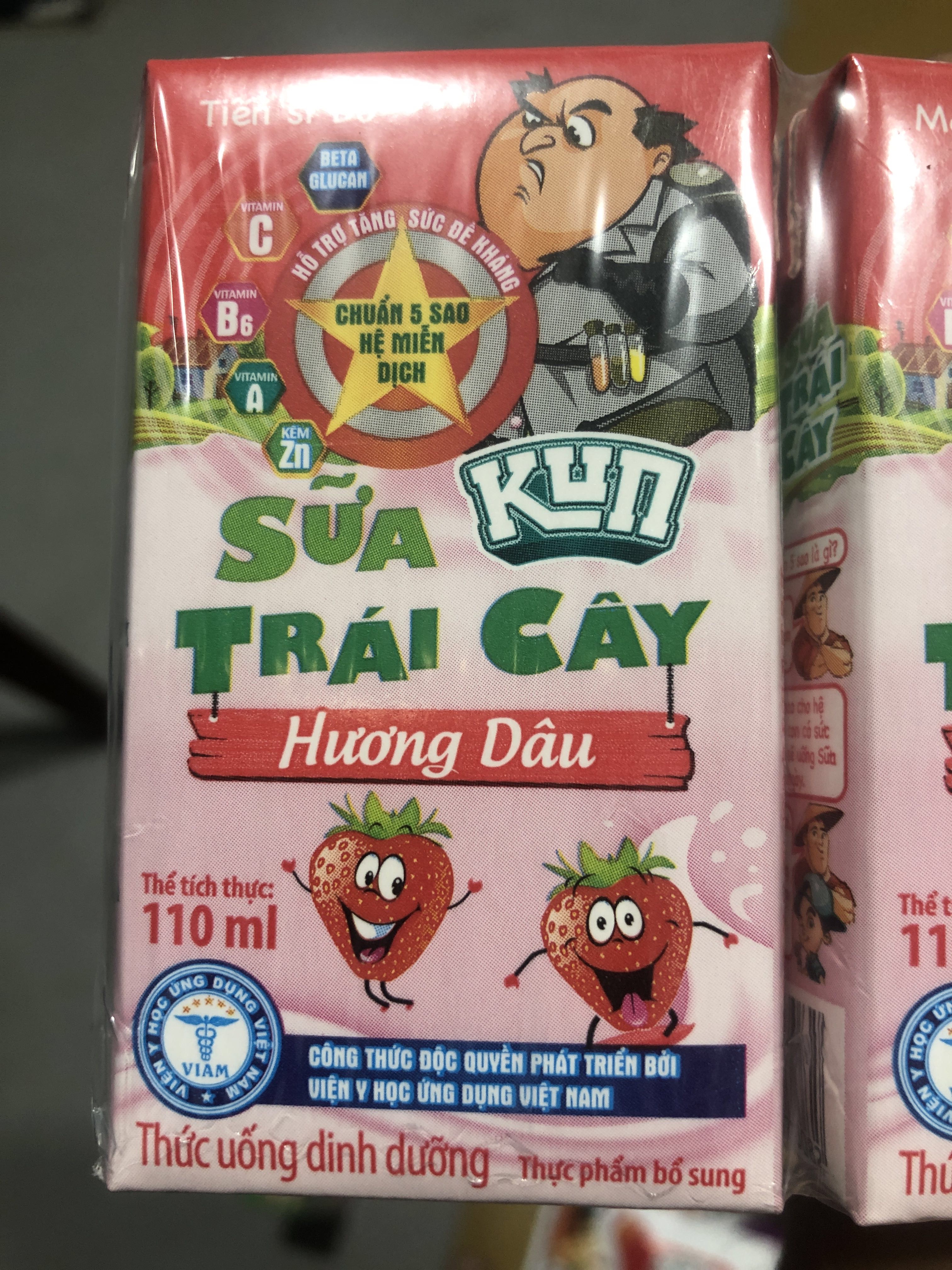Sữa Trái Cây KUN Hương Dâu 110ml Thùng 48 Hộp