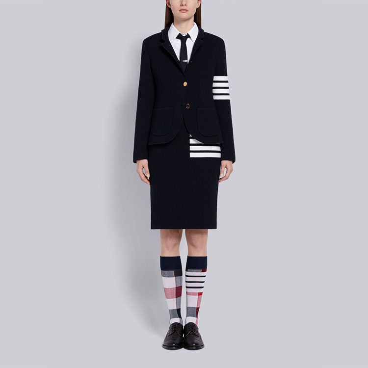 กางเกงและกระโปรงแฟชั่นสตรี Thom Browne ยาวลำลองผู้หญิง Navy ปานกลางความยาวกลางทรงเอ FKK061A-00014-415 ราคา 35,244 บาท*ส่งฟรี