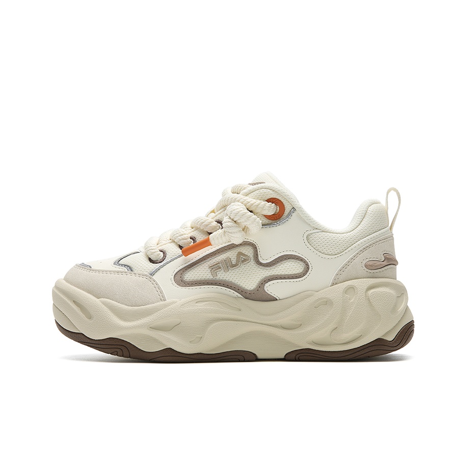 รองเท้าผู้หญิง FILA BROOK 2 ทนต่อการขัดถูน้ำหนักเบาเพิ่มความสูง Low Top รองเท้าสเก็ตบอร์ดผู้หญิงสีขาวโบราณ F12W541201FAA ราคา 13,501 บาท*ส่งฟรี