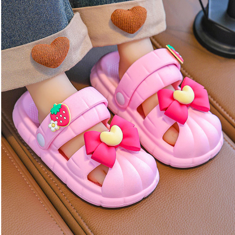 Children s hole shoes, cute girl bow, wearing beach shoes on the outside