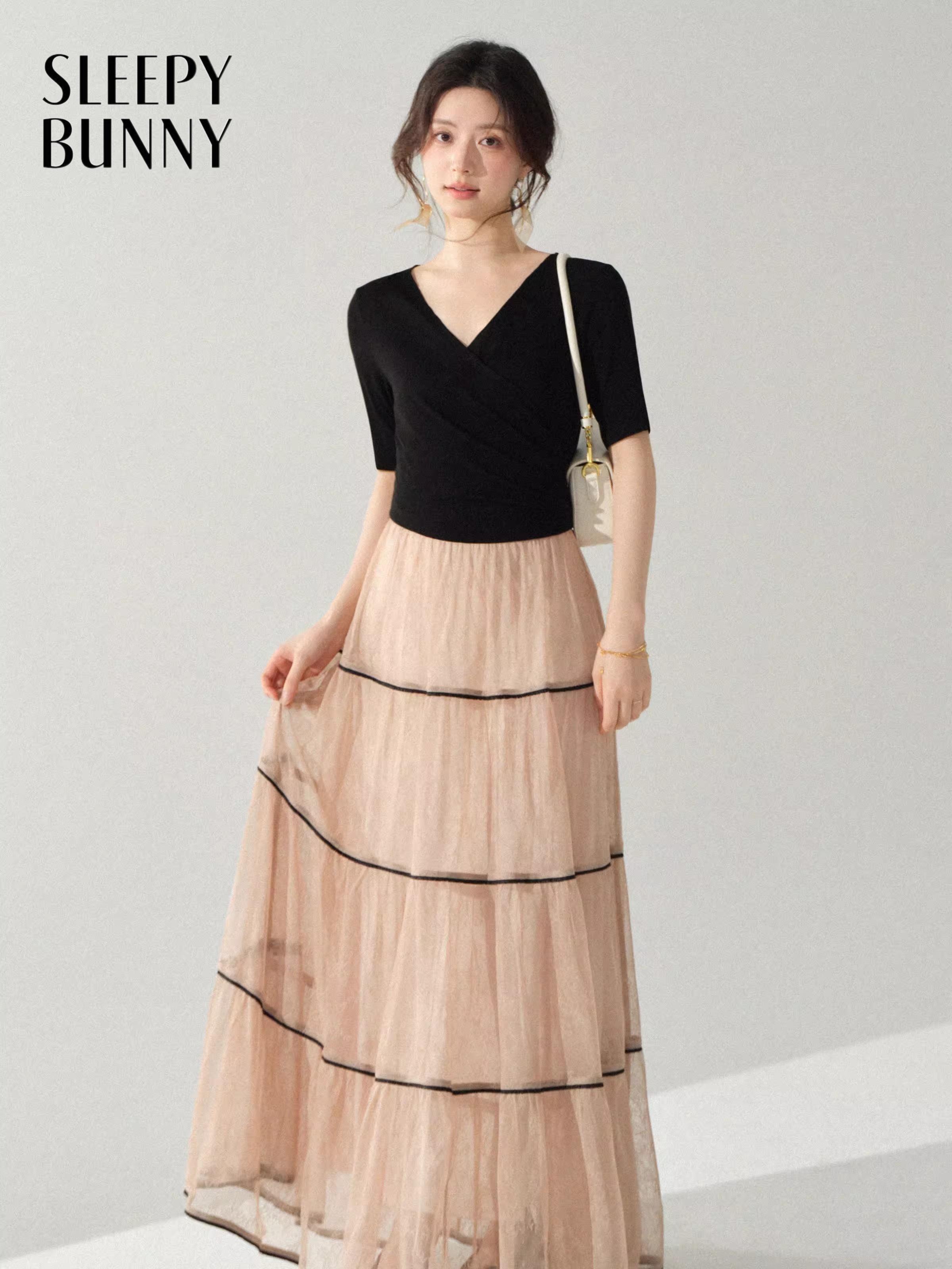 SLEEPY BUNNY Women V Neck Patchwork Dress Wool Knit Lace Contrast Dress Elegant Two in one Design Half Sleeve Slim Fit Dress Spring Outfit ราคา 3,450 บาท*ส่งฟรี