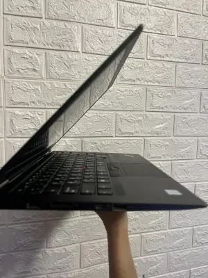 Thinkpad X1 carbon gen 4.