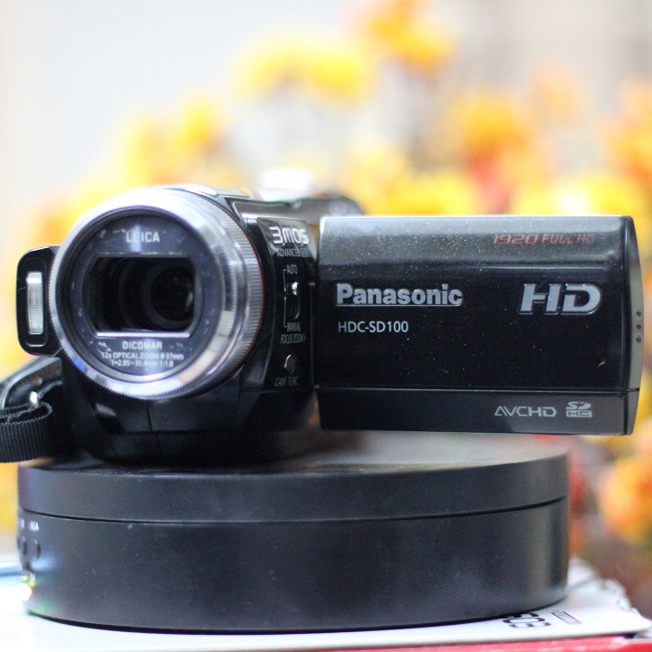 Máy quay phim Panasonic HDC-SD100