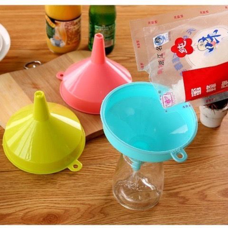Phễu rót chất lỏng bằng nhựa cán dài tiện lợi