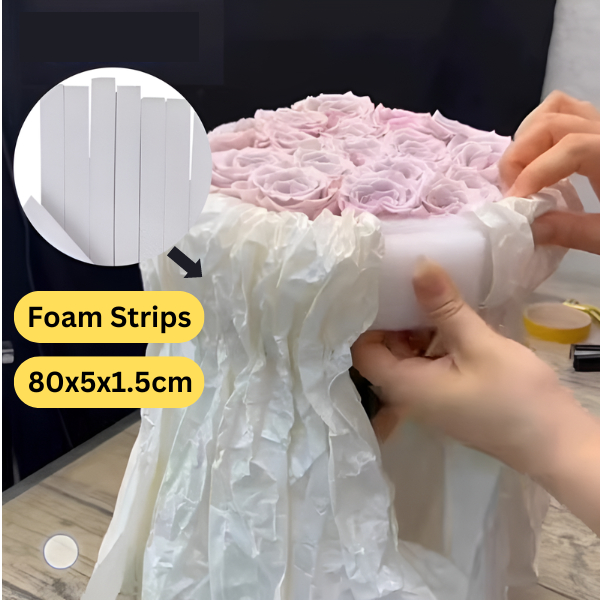 Small fragrant Valentines Day round bouquet lined with fluffy edges and thickened Korean flower wrapping artifact