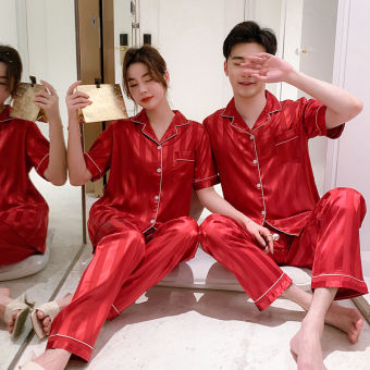 Bộ Đồ Ngủ Ngắn Tay Vải Phi Bóng Cho Cặp ĐôiVN