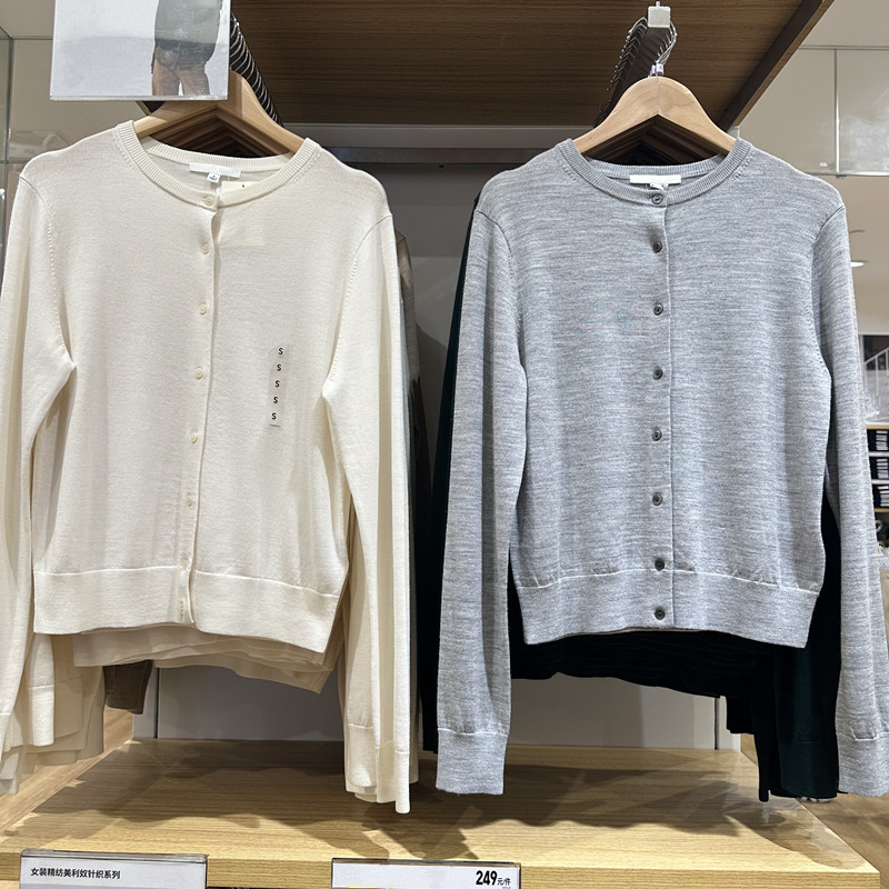 Uniqlo Nhật Bản Phụ nữ mùa thu worsted Merino cổ tròn Áo cardigan dệt kim áo len tay áo dài Áo điều 