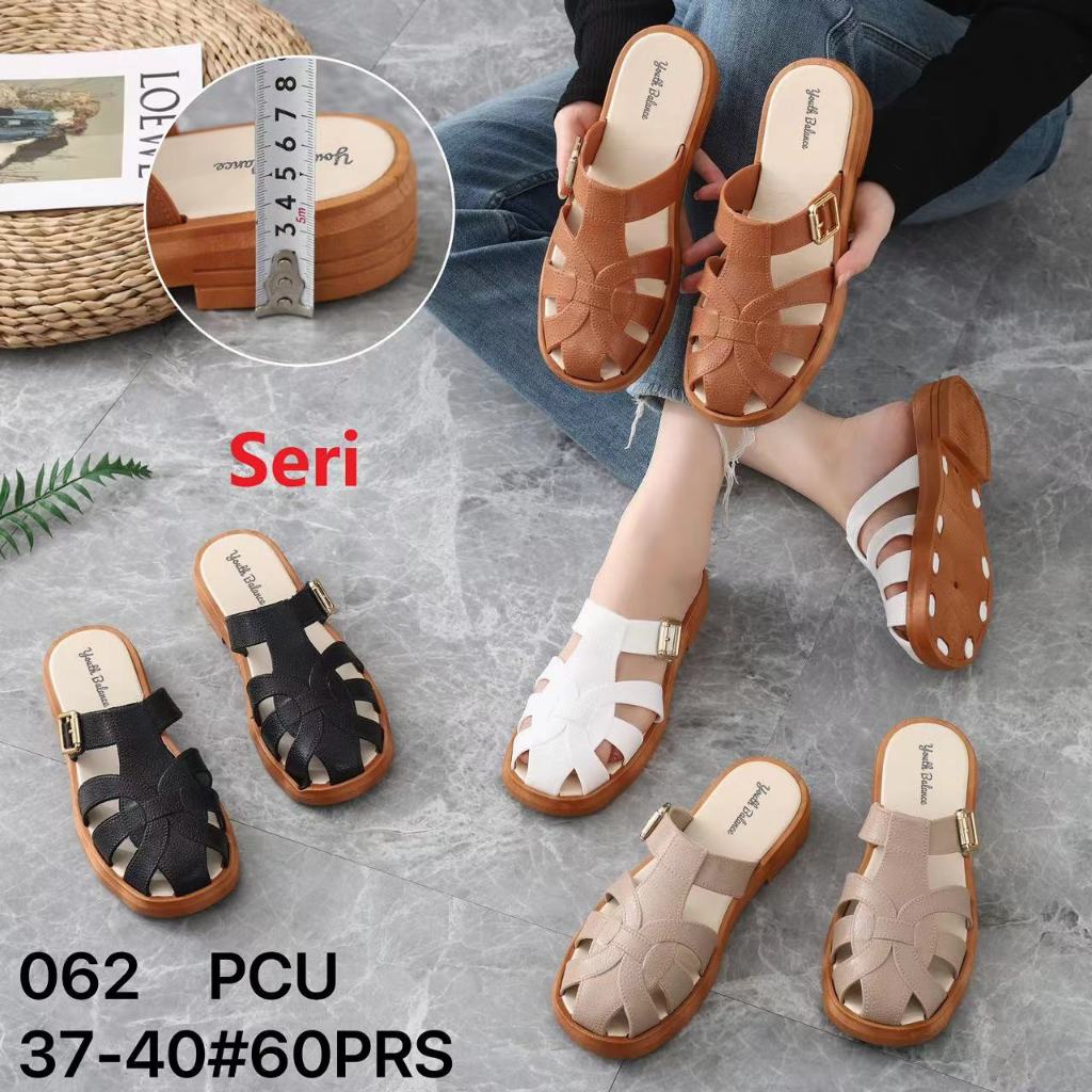Latest Imported Jelly Sandals for Women Slip on Flat Rubber Contemporary Cheap Plain Work Shoes Sandals 062 - Merek BALANCE Harga 39,999 rupiah*Gratis Ongkir