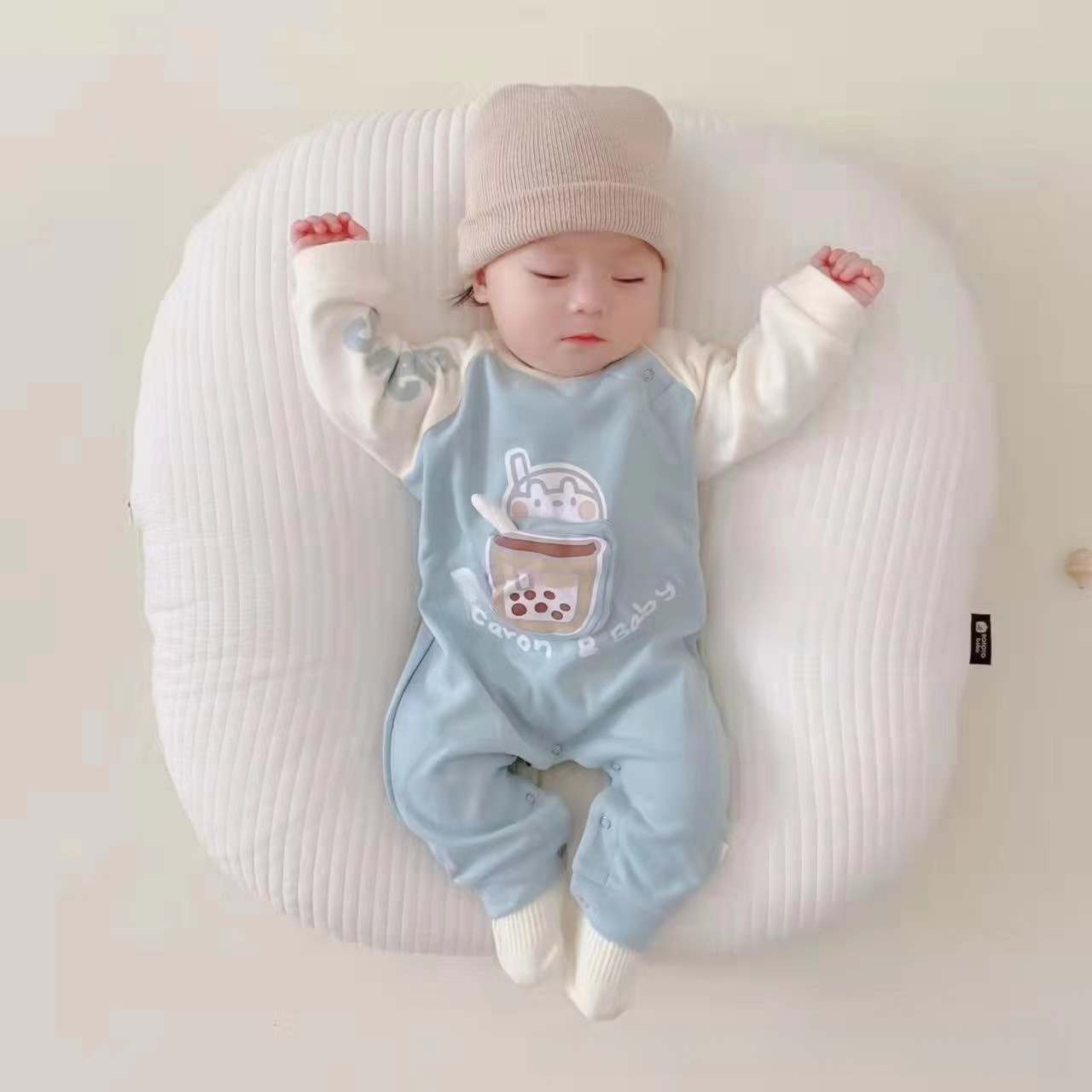 Quần áo trẻ em phong cách siêu Phương Tây quần áo mùa xuân và mùa thu quần áo bé trai và bé gái Jumpsuit Internet người nổi tiếng dễ thương tinh khiết bông Romper ra Romper