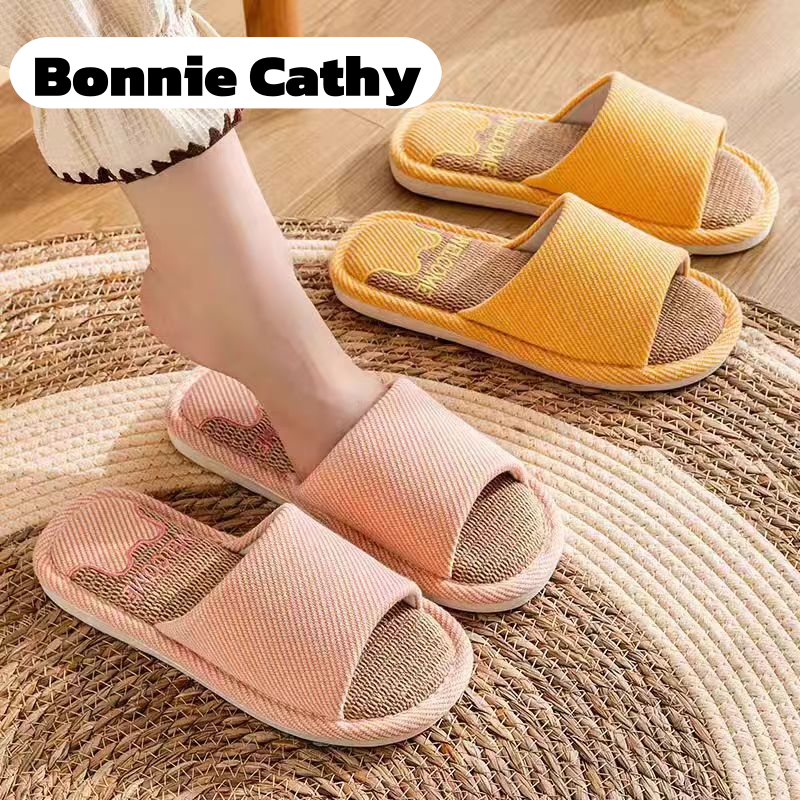 Bonnie Cathy รองเท้าแตะผ้าลินินระบายอากาศได้ดีสำหรับใช้ในบ้าน ออกแบบไม่ลื่นเหมาะสำหรับคู่รักและครอบครัว ใส่ได้ทุกฤดู ราคา 94 บาท*ส่งฟรี