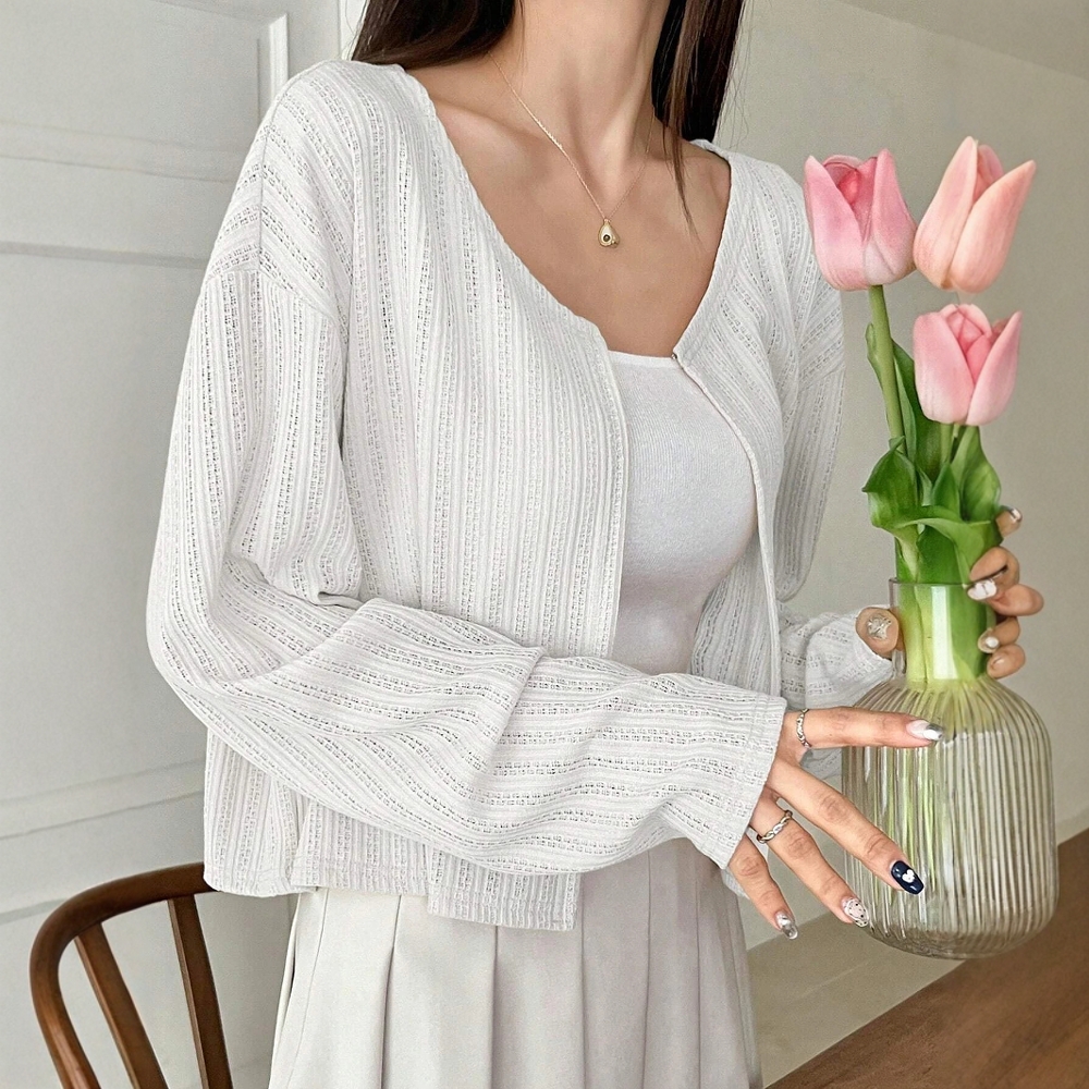 Closet Crush เสื้อคาร์ดิแกนแขนยาว เสื้อคลุมผู้หญิง สีขาว ราคา 174 บาท*ส่งฟรี